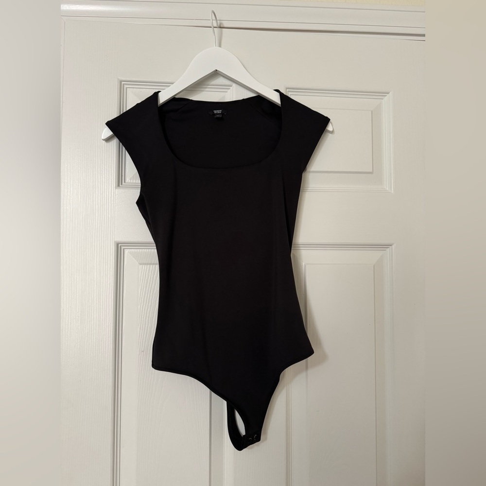 Express Women’s Black Body Contour Scoop Neck Cap Sleeve Bodysuit